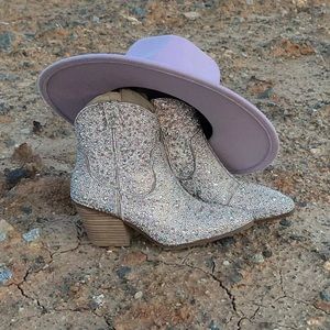 Betsey Johnson Diva western Boots💎